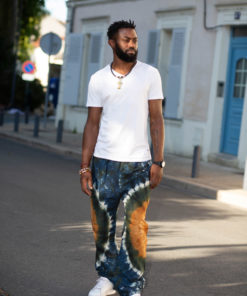 Pantalon africain homme en calicot teinté et collier en cuir tressé et Ankh en bronze